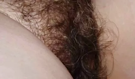 ഓമനത്തം ടീൻ അവളുടെ ആദ്യ അശ്ലീല is delicious!