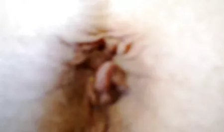 മാർബിളുകൾ Brunette Teen വരുന്നു. 4 Times in front of your Webcam