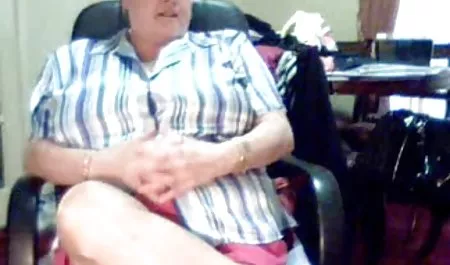 The forty-year-old പൊള്ളലേറ്റ with her ass, after she has been ബ്ലാക്ക് കോഴി