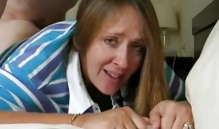 Brunette Teen Fucks വളരെ സമ്പന്നമായ, until it is filled പാൽ